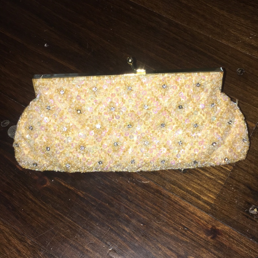 Beaded clutch
